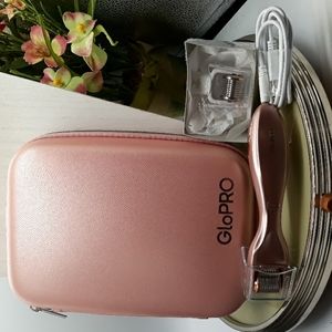 GloPRO microneedling tool with additional replacement head and storage container